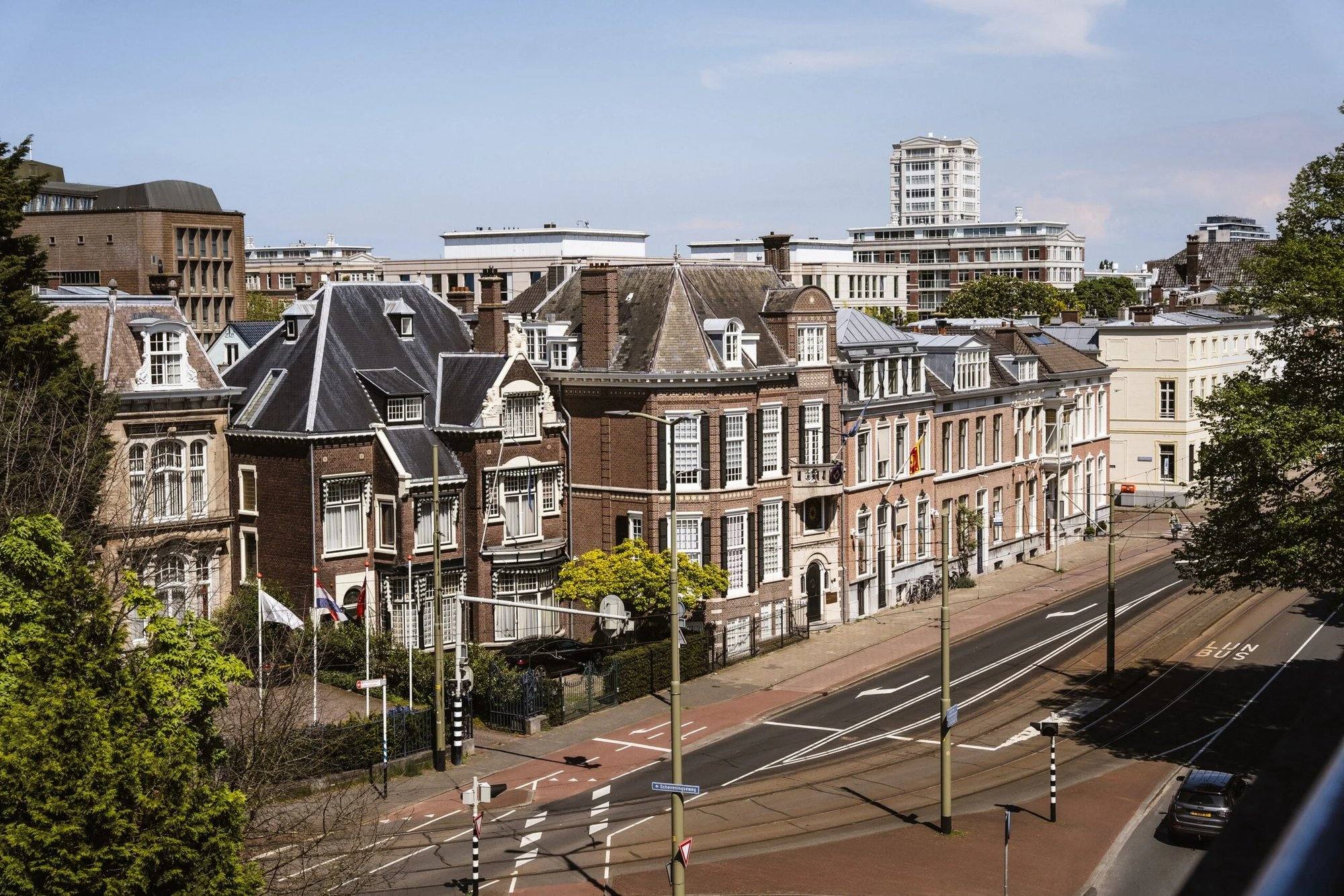 Interieur en uitzicht van de Zeestraat 100 in Den Haag